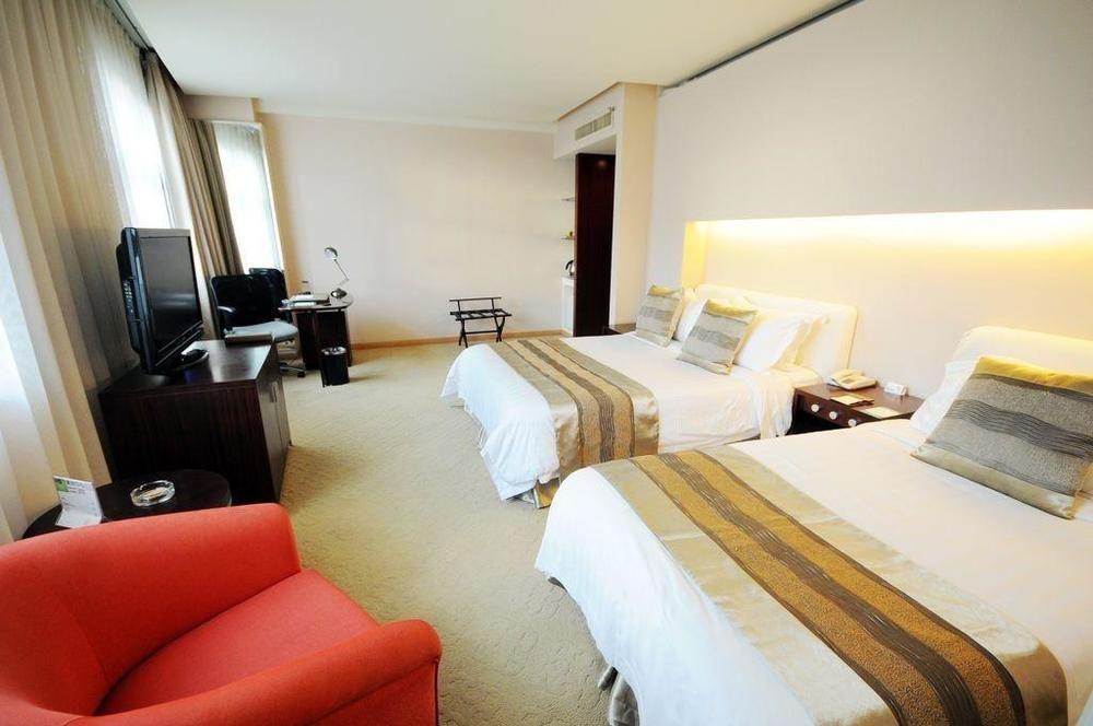 Gubei Garden Hongqiao Hotel 4*