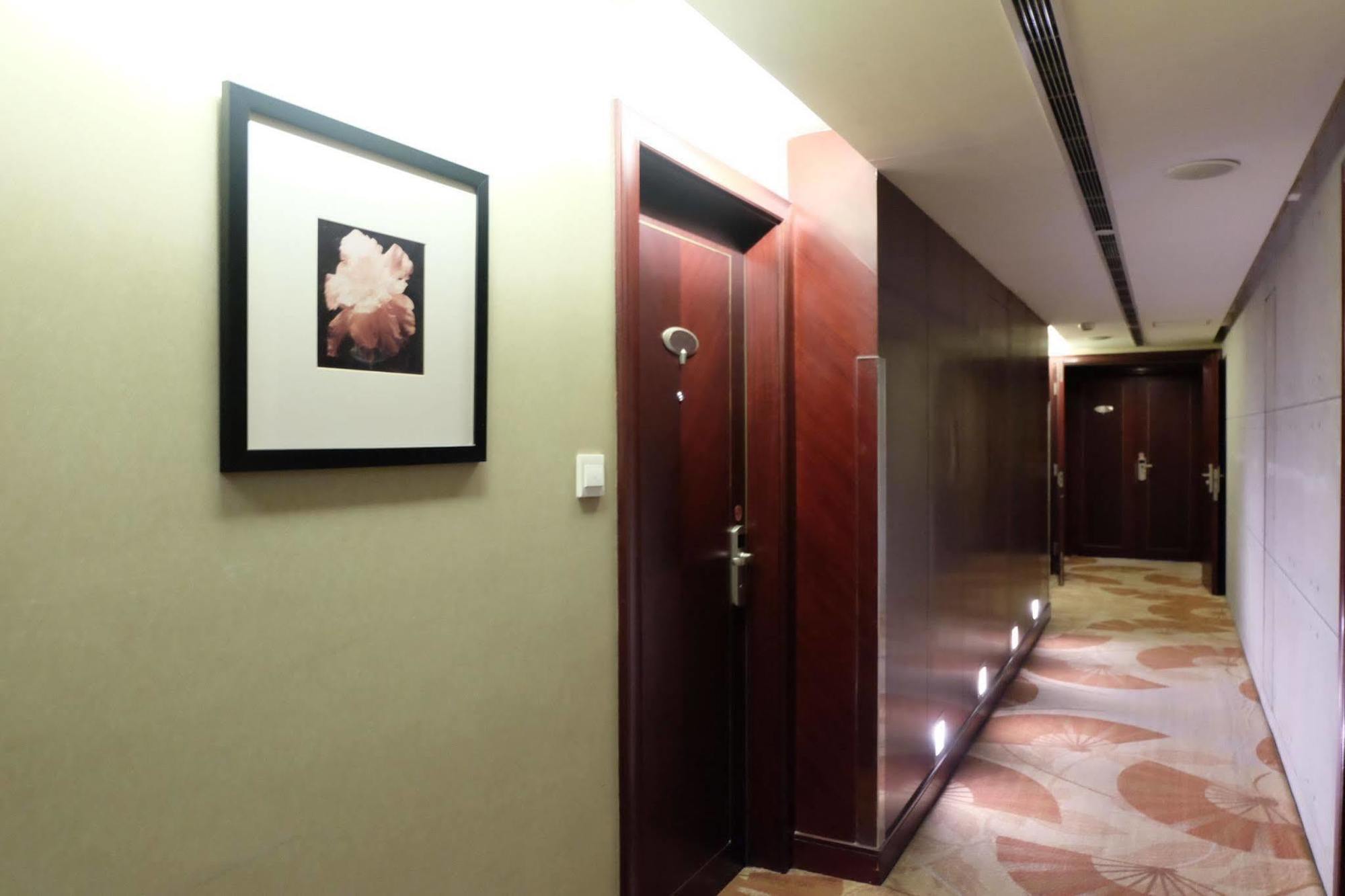 Hotel Gubei Garden Hongqiao 4*